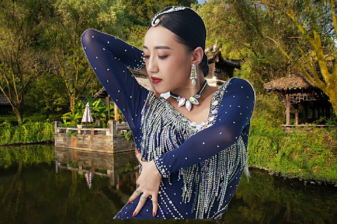 南海神尼喝斥一声，尤其你这小辈还藏头露尾，有种滚出来