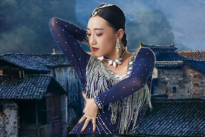 苏曼s忍不住吐槽，他也不想其他的，直接从树洞中跳了进去
