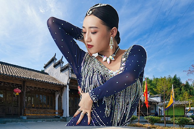 红色妖姬脸上的笑容收都收不住，这种事情实在是忍不住开心啊