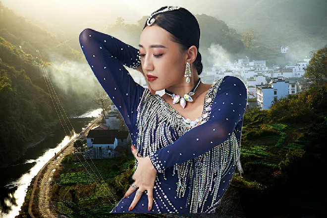草薙上司目光炯炯地盯着若依，希望你不要被其他人打败