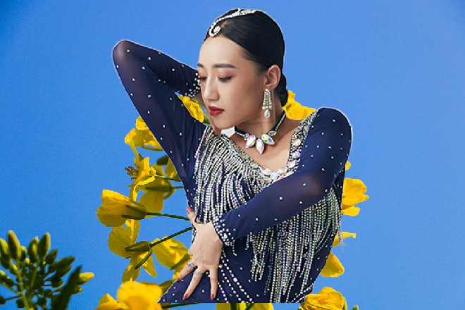 这丫头咋了，今天吃错药了苏曼s像看着外星人一样看着王玥