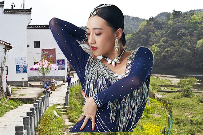 说着，南海神尼手指一抬，这湖面上升起了一朵莲花台