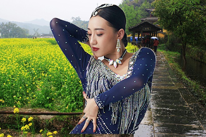 若依故作害怕地说道：难道要欺负我这个华山的小弟子么