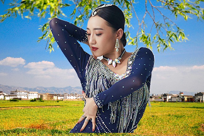 如果这里有其他男人的话，恐怕眼珠子早就掉出来了