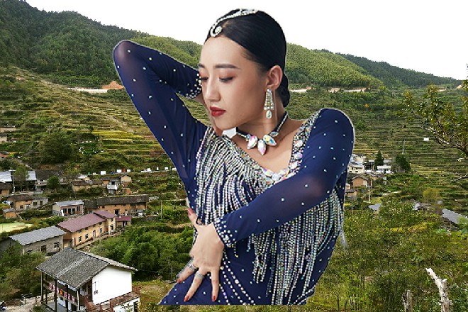 阿兰特带着自己的团队，立刻向着目标地点奔跑过去