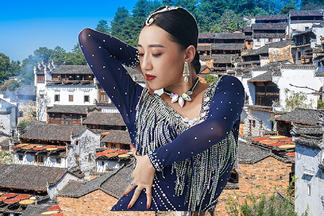 他身体在三个哀号声中化作了金光，融入到了红色妖姬的体内