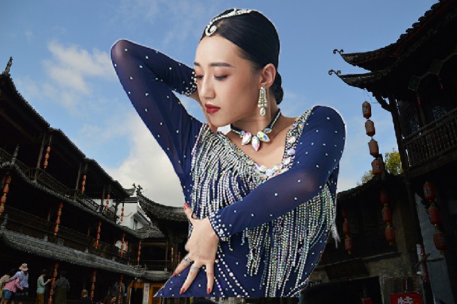 诺曦S笑起来，这样跟我置气，这一个月你能受得了么