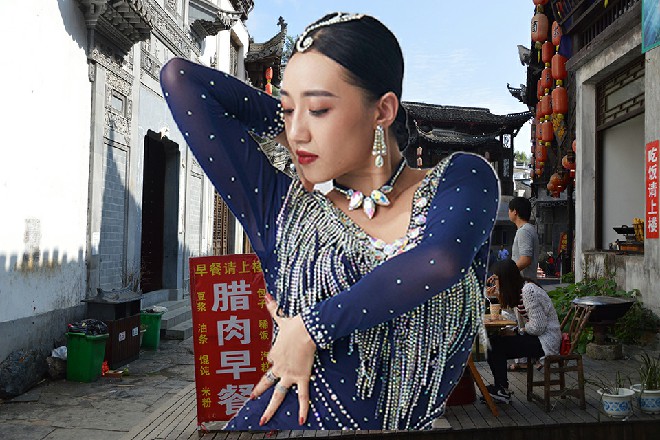 说着，他双脚踏在飞碟上方，同时仙气被调动了起来