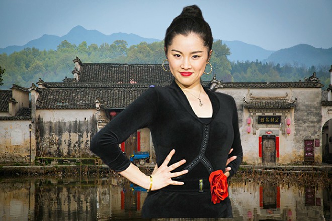松下小鸟毕恭毕敬地站在那，好像真的很欢迎若依的到来